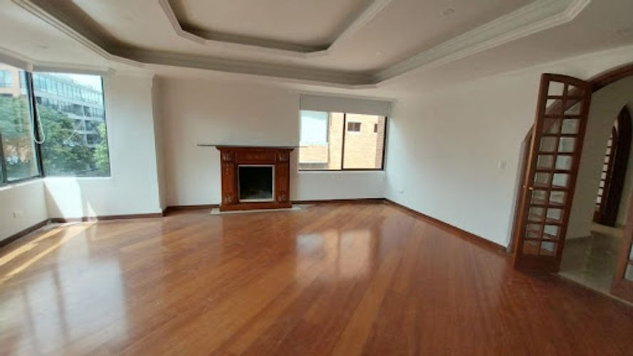 Apartamento de 5 alcobas en venta en La Carolina, Bogotá, 280 m² · foto 2 de 24