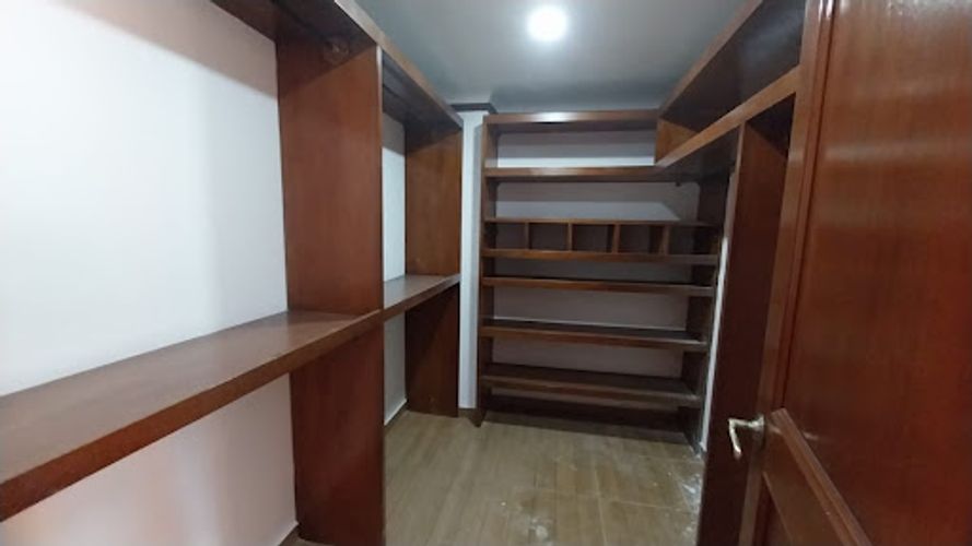 Apartamento de 5 alcobas en venta en La Carolina, Bogotá, 280 m² · foto 3 de 24