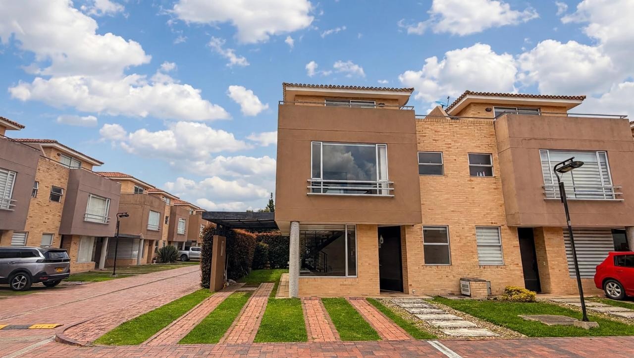Casa en arriendo en Laura Vicuña, Chía · foto 2 de 24