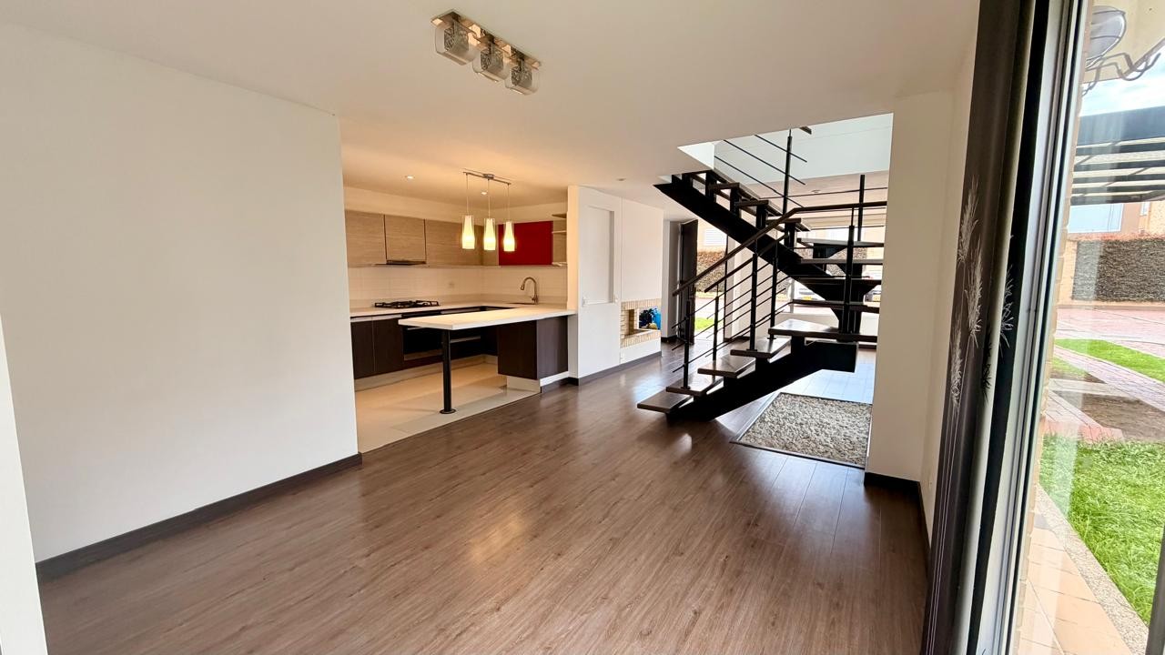 Casa en arriendo en Laura Vicuña, Chía · foto 3 de 24