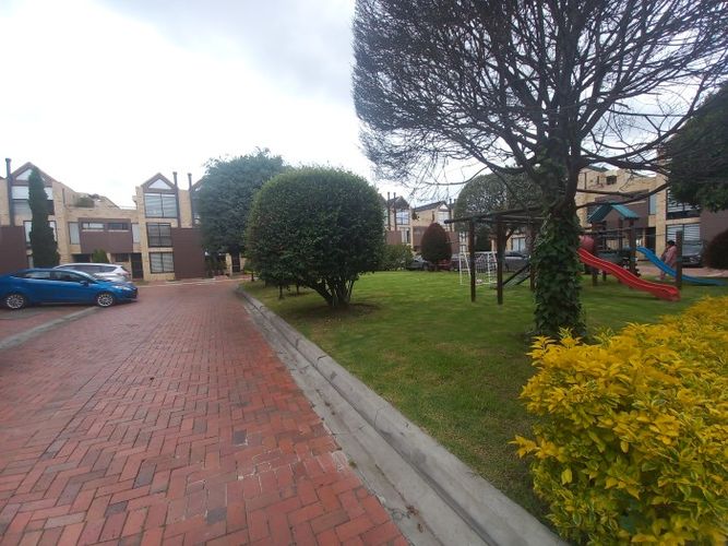 Casa de 3 alcobas en venta en La Estrella, Chía, 160 m² · foto 2 de 24