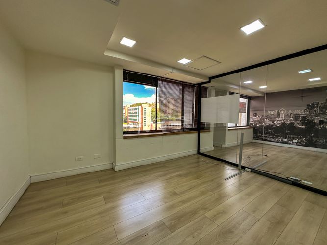Oficina en arriendo en Milla De Oro, Medellín, 142 m² · foto 3 de 21