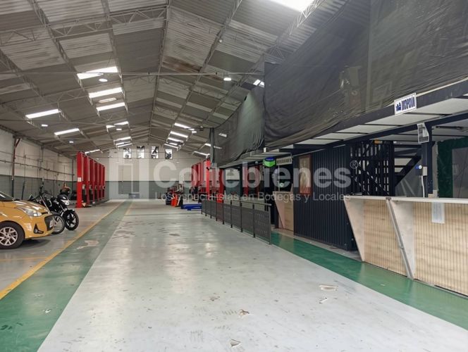 Bodega en arriendo en San Diego, Medellín, 800 m² · foto 2 de 11