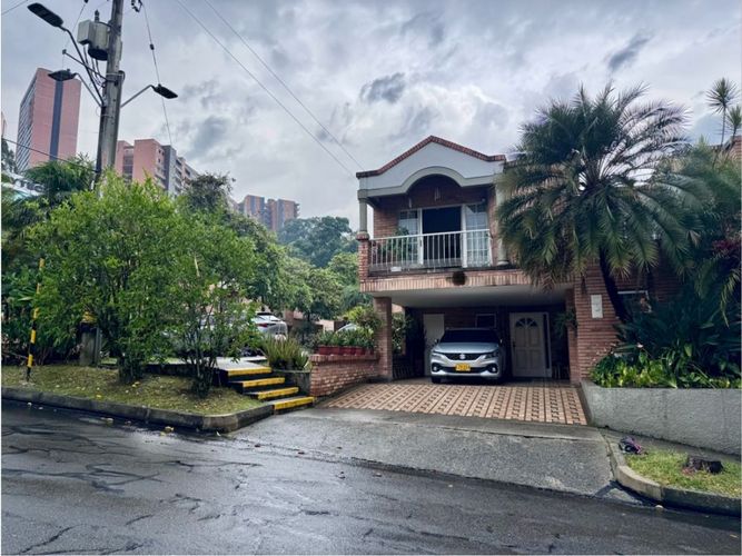 Casa de 3 alcobas en venta en La Pradera, Envigado, 163 m² · foto 2 de 24