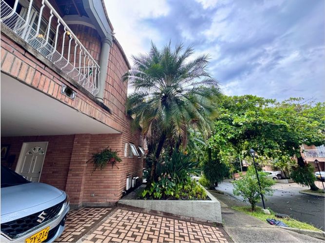 Casa de 3 alcobas en venta en La Pradera, Envigado, 163 m² · foto 3 de 24