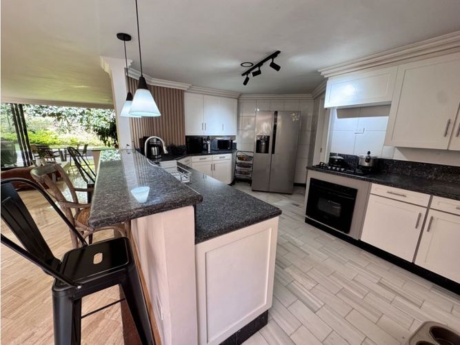 Apartamento de 4 alcobas en venta en San Lucas, Medellín, 280 m² · foto 10 de 24