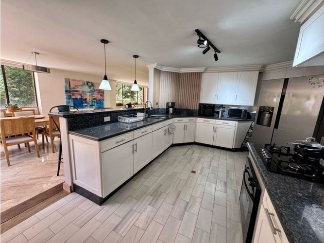 Apartamento de 4 alcobas en venta en San Lucas, Medellín, 280 m² · foto 11 de 24