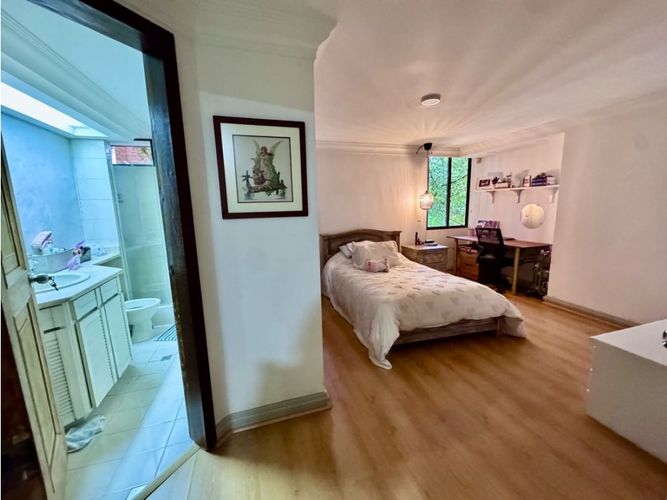 Apartamento de 4 alcobas en venta en San Lucas, Medellín, 280 m² · foto 22 de 24