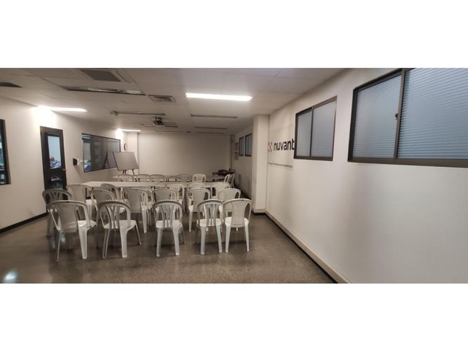 Bodega en arriendo en Restrepo Naranjo, Medellín, 3200 m² · foto 9 de 19