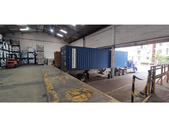 Bodega en arriendo en Restrepo Naranjo, Medellín, 3200 m² · foto 18 de 19