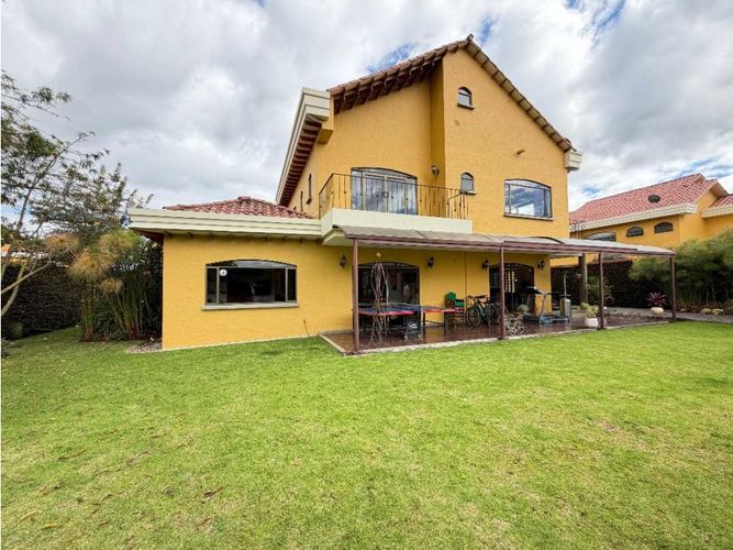 Casa de 4 alcobas en venta en Pueblo Viejo, Cota, 670 m² · foto 2 de 24