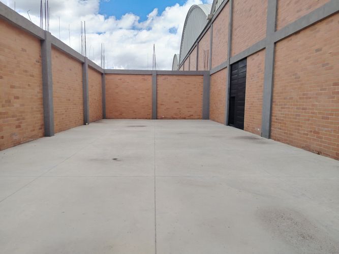 Bodega en arriendo en Zona Centro, Madrid, 1859 m² · foto 8 de 24