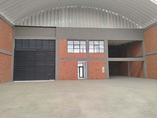 Bodega en arriendo en Zona Centro, Madrid, 1859 m² · foto 6 de 24