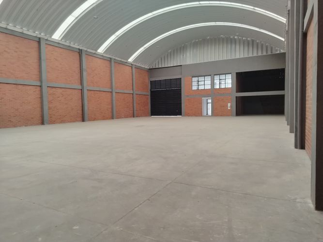 Bodega en arriendo en Zona Centro, Madrid, 1859 m² · foto 2 de 24