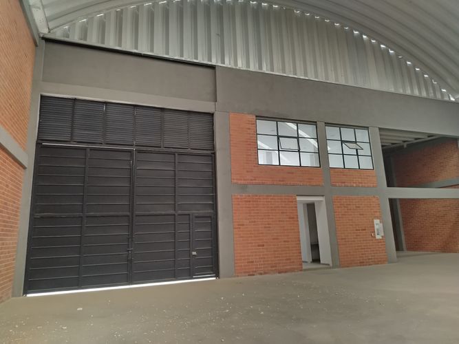 Bodega en arriendo en Zona Centro, Madrid, 1859 m² · foto 9 de 24