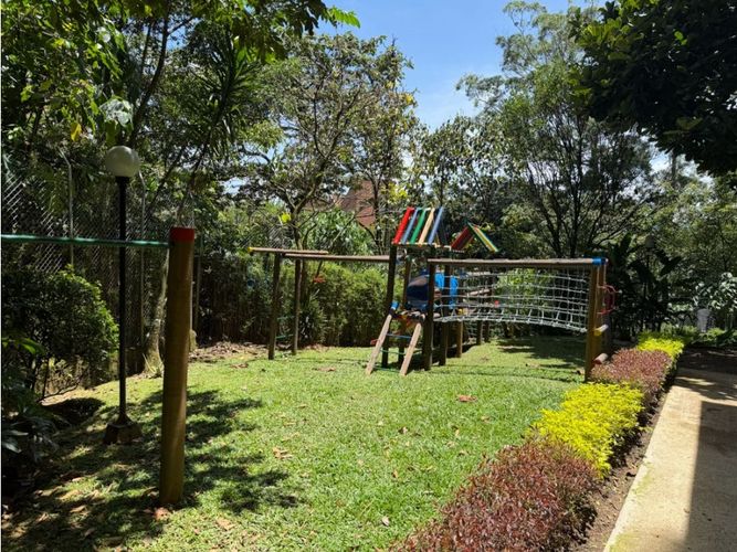Apartamento de 2 alcobas en venta en Transversal Inferior, Medellín, 95 m² · foto 12 de 13