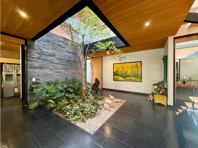 Casa de 4 alcobas en venta en Loma El Atravesado, Envigado, 345 m² · foto 2 de 24