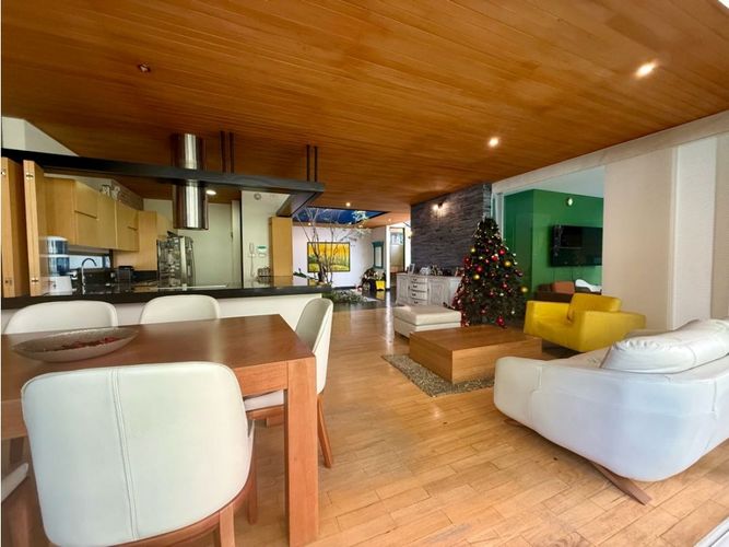 Casa de 4 alcobas en venta en Loma El Atravesado, Envigado, 345 m² · foto 4 de 24