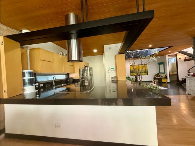 Casa de 4 alcobas en venta en Loma El Atravesado, Envigado, 345 m² · foto 6 de 24