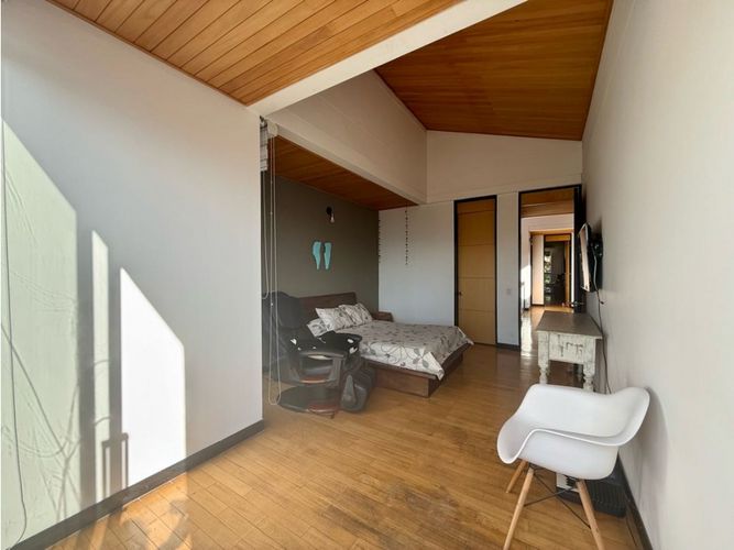 Casa de 4 alcobas en venta en Loma El Atravesado, Envigado, 345 m² · foto 13 de 24