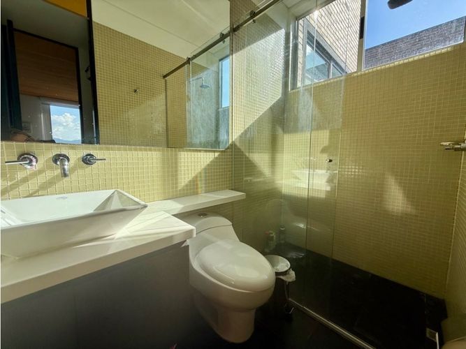 Casa de 4 alcobas en venta en Loma El Atravesado, Envigado, 345 m² · foto 18 de 24