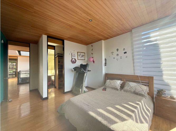 Casa de 4 alcobas en venta en Loma El Atravesado, Envigado, 345 m² · foto 19 de 24