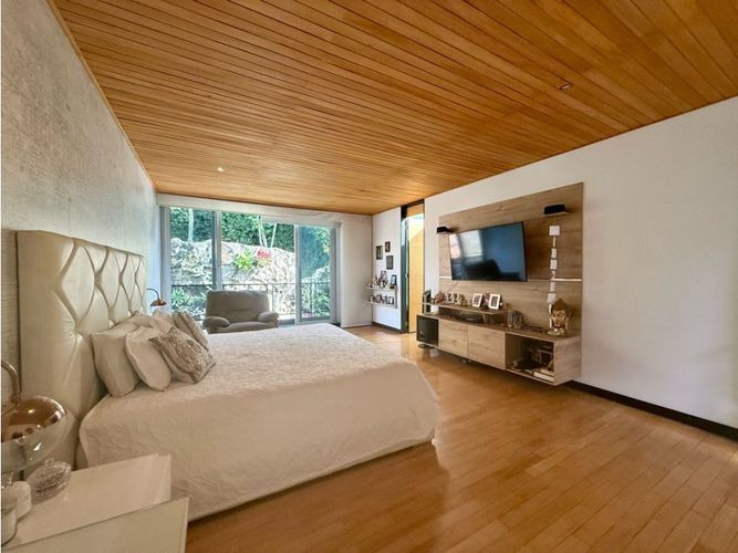 Casa de 4 alcobas en venta en Loma El Atravesado, Envigado, 345 m² · foto 23 de 24