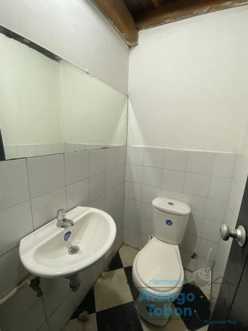 Local en arriendo en La Candelaria, Medellín, 25 m² · foto 6 de 7