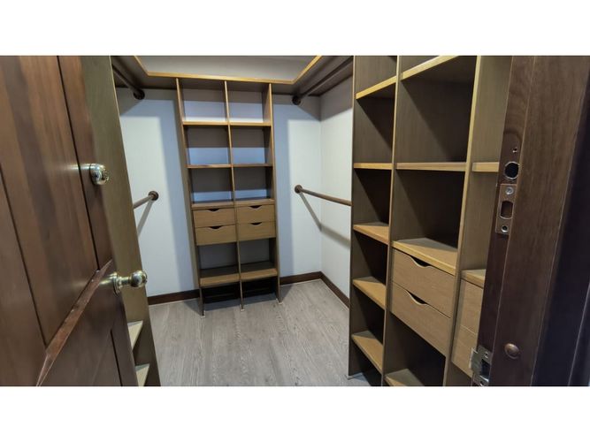 Apartamento de 3 alcobas en arriendo en Los Balsos, Medellín, 240 m² · foto 21 de 24