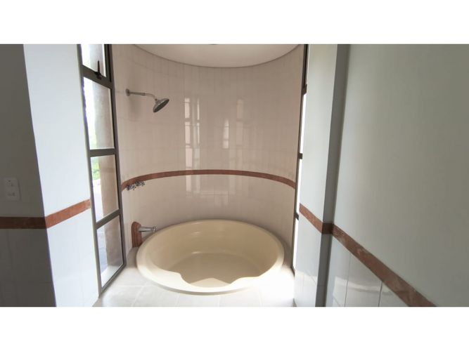 Apartamento de 3 alcobas en arriendo en Los Balsos, Medellín, 240 m² · foto 22 de 24