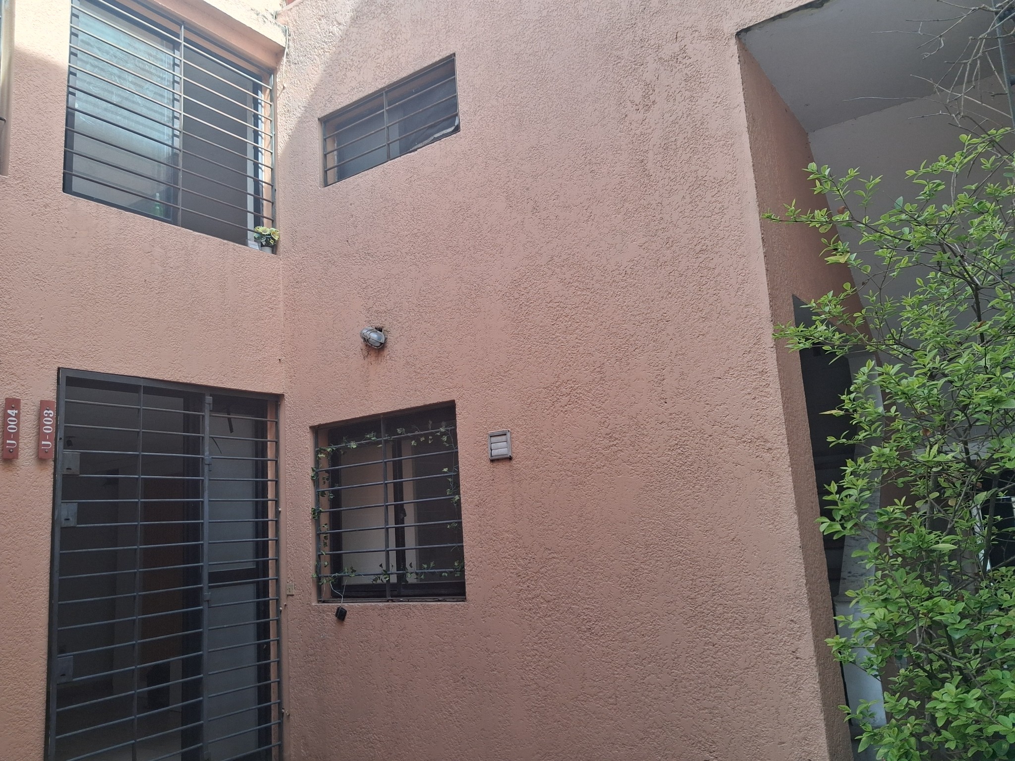 Alquiler apartamento tipo casa 1 dormitorio Gastos bajos Azotea para colgar Living comedor Cocina definida