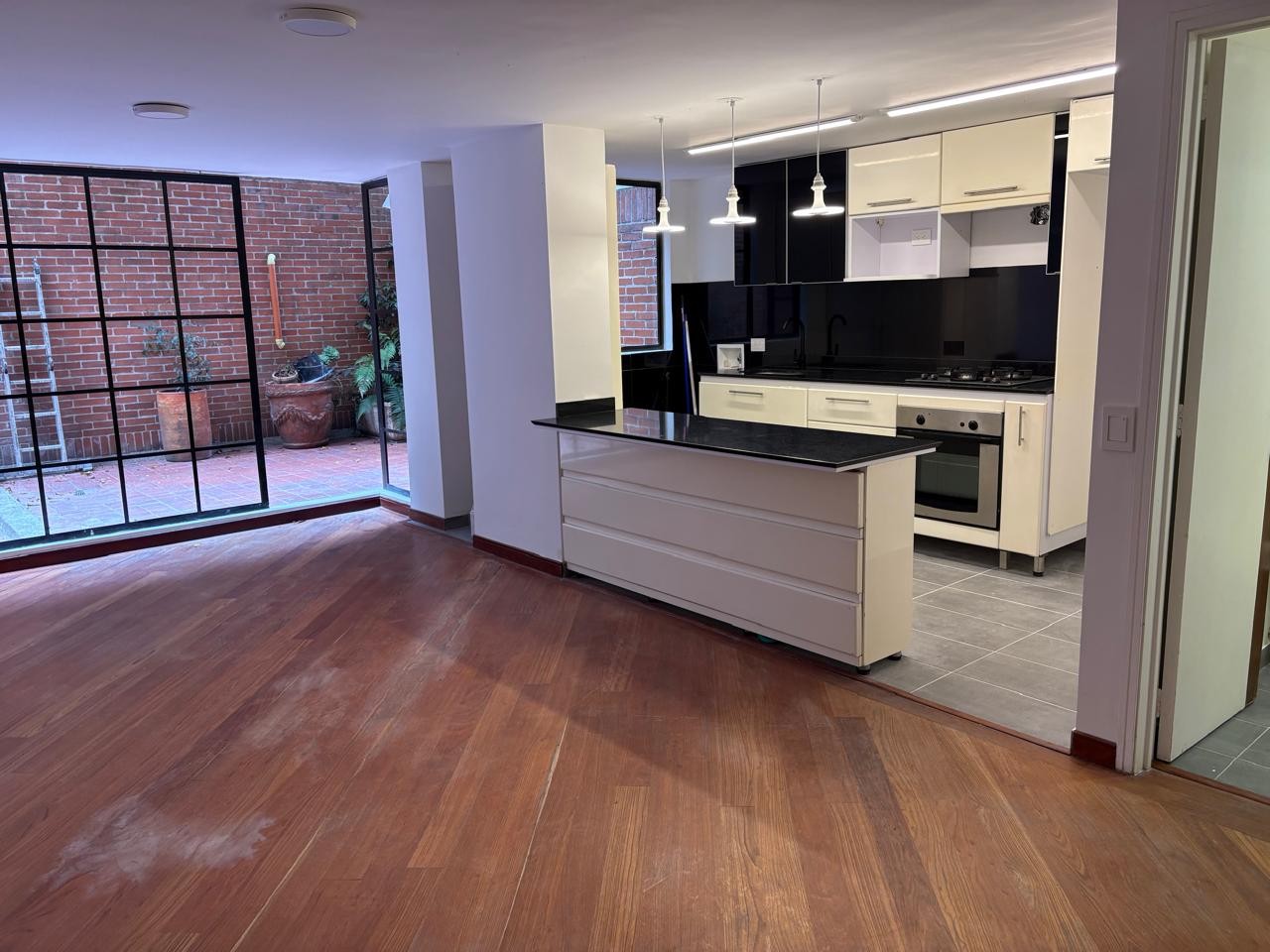 Apartamento de 1 habitación en arriendo en El Chico, Bogotá — imagen 1 de 25