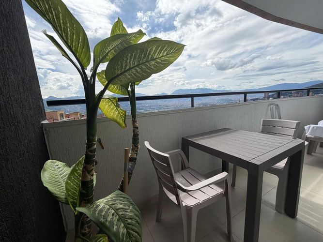 Apartaestudio en venta en Los Naranjos, Medellín, 62 m² · foto 3 de 18
