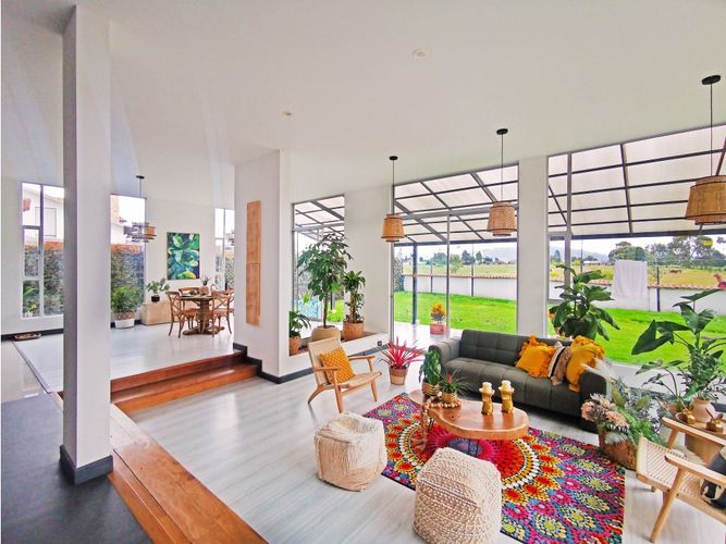 Casa de 4 alcobas en venta en La Diana, Sopó, 396 m² · foto 2 de 21