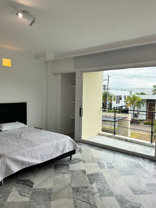Casa de 6 alcobas en arriendo en Miraflores, Girardot, 300 m² · foto 13 de 24