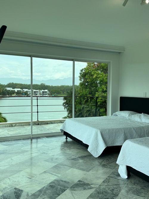 Casa de 6 alcobas en arriendo en Miraflores, Girardot, 300 m² · foto 10 de 24