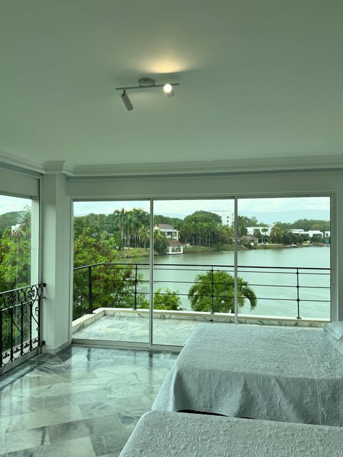 Casa de 6 alcobas en arriendo en Miraflores, Girardot, 300 m² · foto 9 de 24