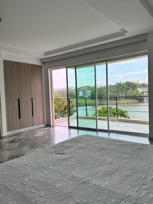 Casa de 6 alcobas en arriendo en Miraflores, Girardot, 300 m² · foto 5 de 24