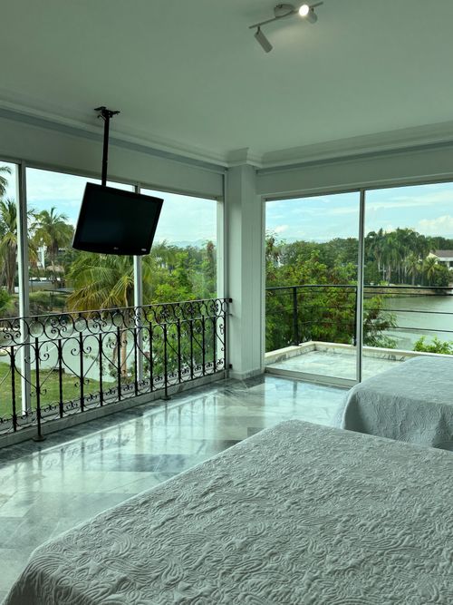 Casa de 6 alcobas en arriendo en Miraflores, Girardot, 300 m² · foto 8 de 24
