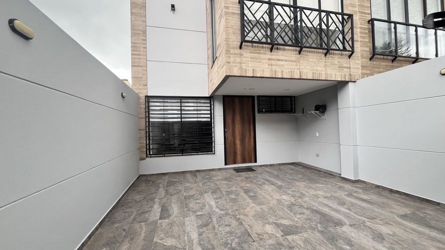 Casa de 4 alcobas en venta en Cota, 180 m² · foto 2 de 24