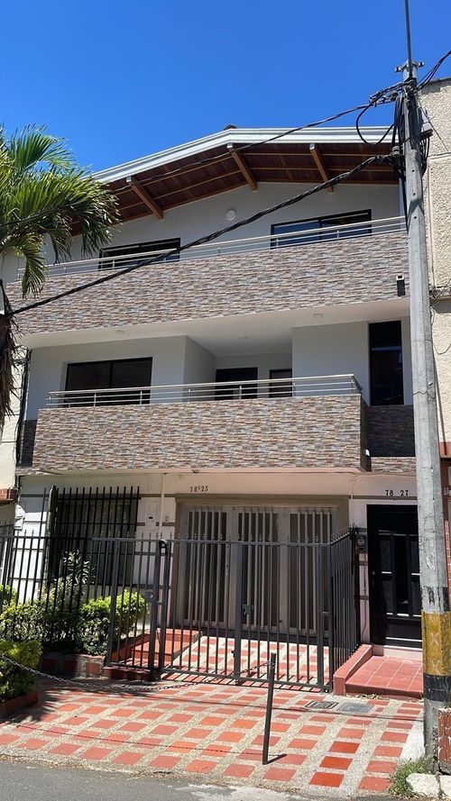 Casa de 3 alcobas en venta en Belén, Medellín, 105 m² · foto 2 de 16