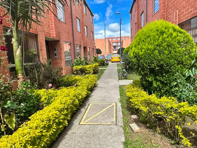Casa de 3 alcobas en venta en La Isabela, Bogotá, 69 m² · foto 2 de 16