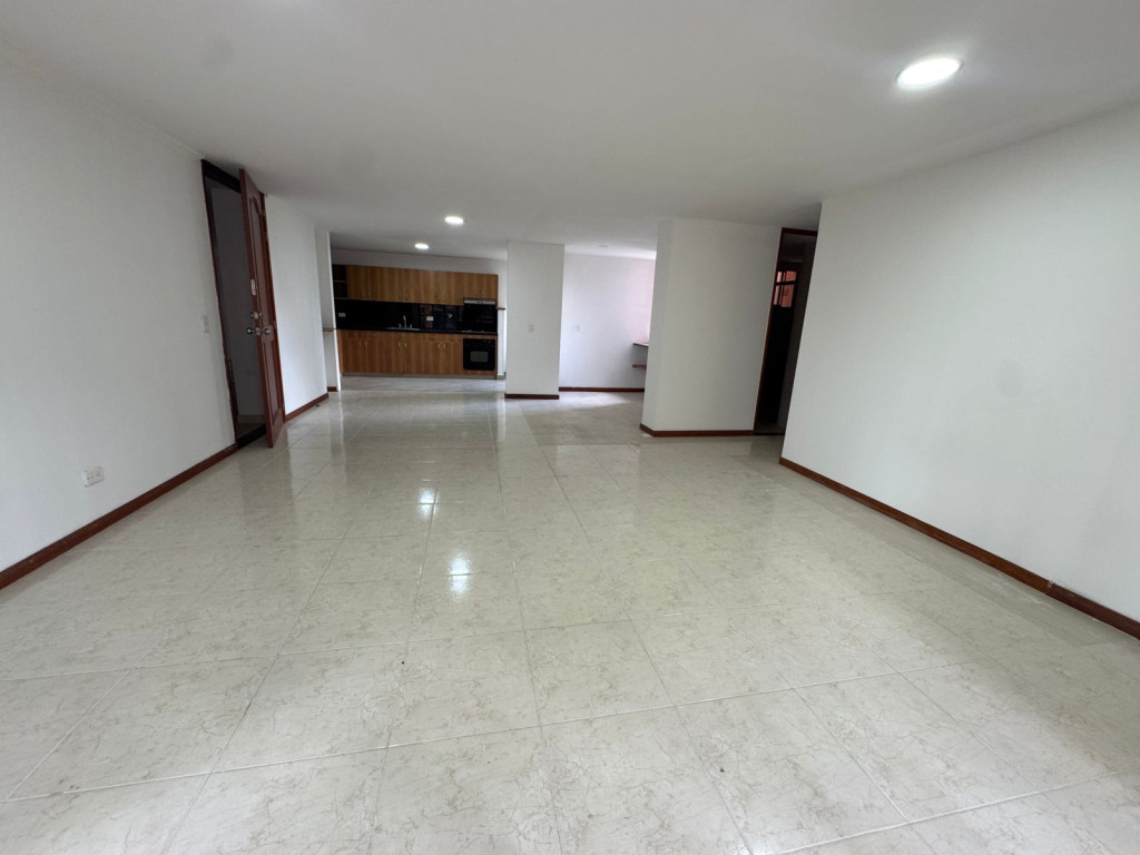Apartamento en arriendo en Los Balsos, Medellín · foto 4 de 18