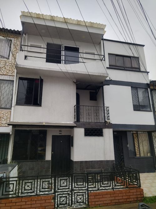 Casa de 4 alcobas en venta en Ciudadela Real De Minas, Bucaramanga, 130 m² · foto 2 de 8