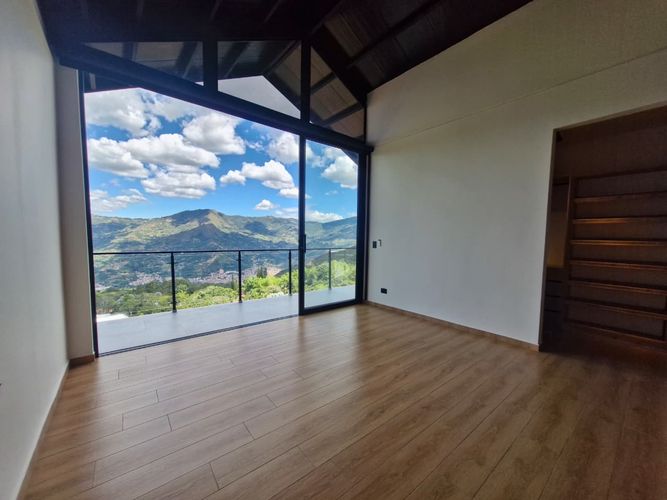 Casa de 5 alcobas en arriendo en Actividad Multiple, Copacabana · foto 5 de 19