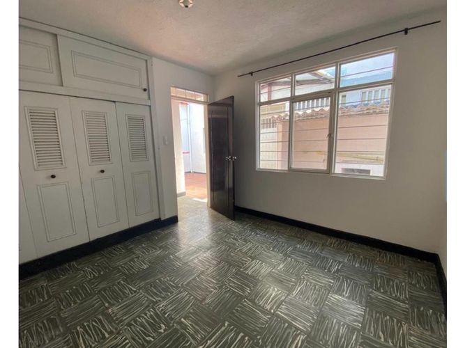 Casa de 6 alcobas en venta en Colseguros Andes, Cali, 300 m² · foto 3 de 11