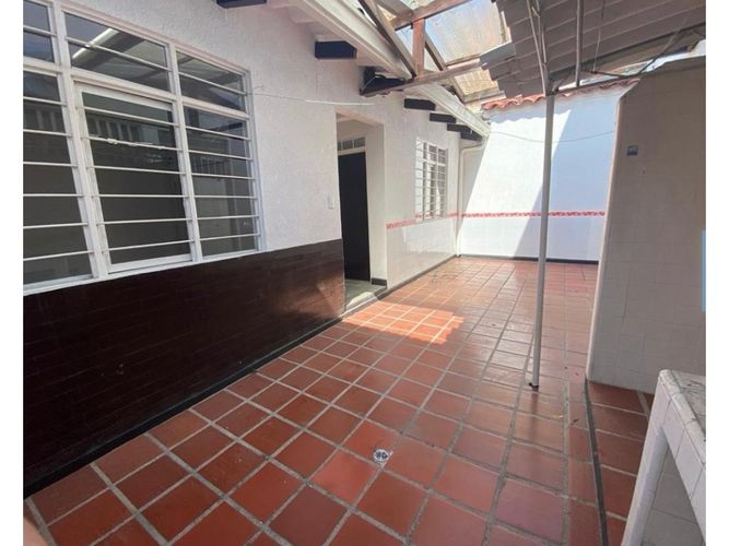 Casa de 6 alcobas en venta en Colseguros Andes, Cali, 300 m² · foto 4 de 11