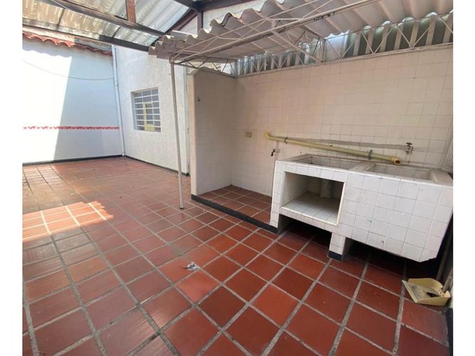 Casa de 6 alcobas en venta en Colseguros Andes, Cali, 300 m² · foto 9 de 11