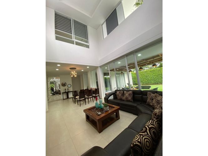 Casa de 4 alcobas en venta en Las Mercedes, Jamundí, 370 m² · foto 3 de 24