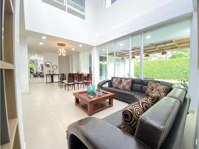 Casa de 4 alcobas en venta en Las Mercedes, Jamundí, 370 m² · foto 4 de 24